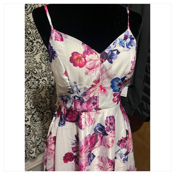 City Studio Floral Fit and Flare Gown Size 9 NWT - Picture 5 of 15